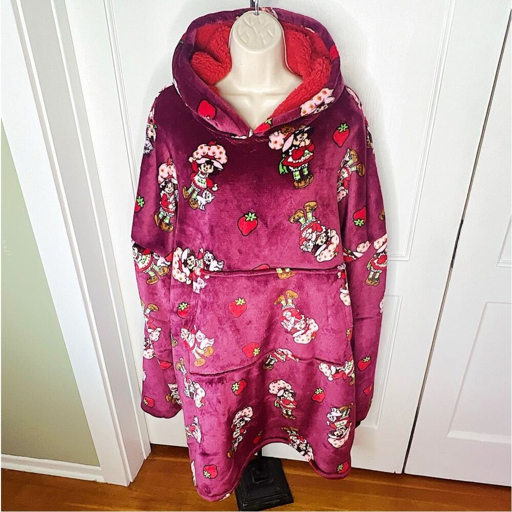 Strawberry Shortcake Sherpa Blanket Hoodie Burgundy Size XL Nwt